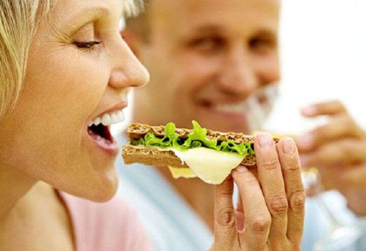 Cómo evitar comer snacks poco saludables entre horas