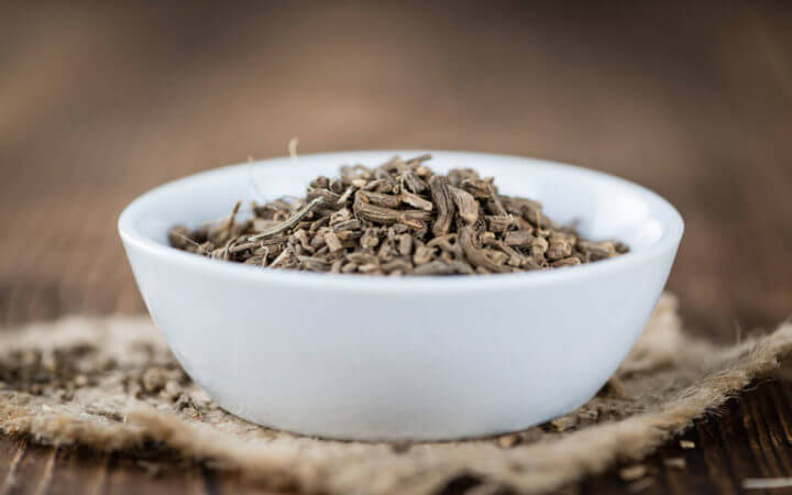 Descansar tras un té de raíz de valeriana