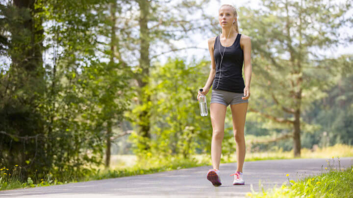 Una caminata de una hora puede quemar 100 calorías