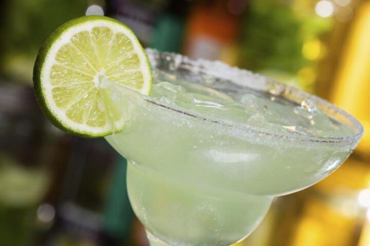 Un cóctel margarita tiene 800 calorías