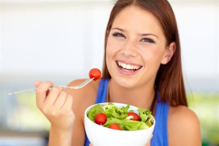 Cómo eliminar calorías masticando más los alimentos 