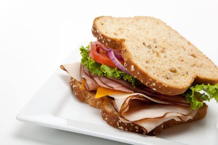 Los sándwiches de fiambre son poco saludables