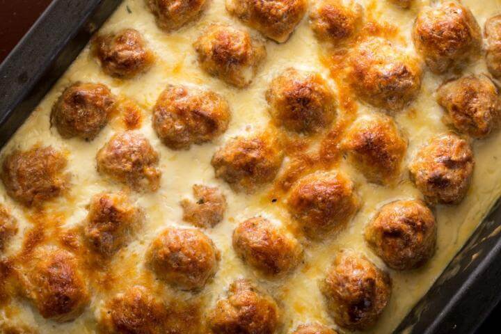Ricas albóndigas horneadas con queso