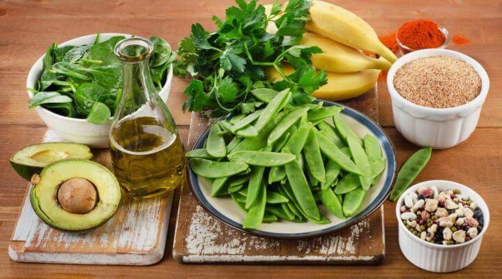 Alimentos con vitamina K para recuperarte antes de lesiones
