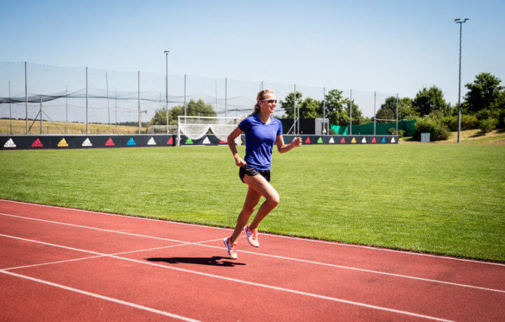 ¿Qué consejos de calentamiento seguir antes de la carrera?
