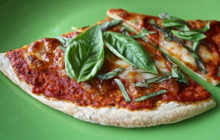 Pizza vegetariana para degustar durante la cena