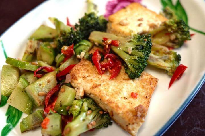 Cómo hacer tofu crujiente con brócoli