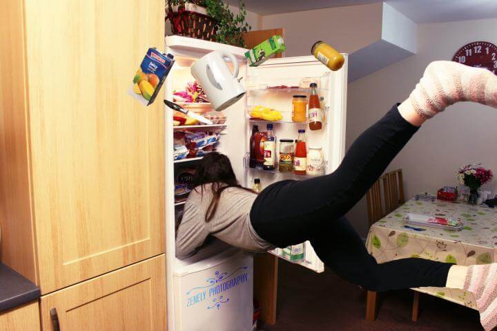 Las personas trasnochadoras tienen una dieta más descontrolada