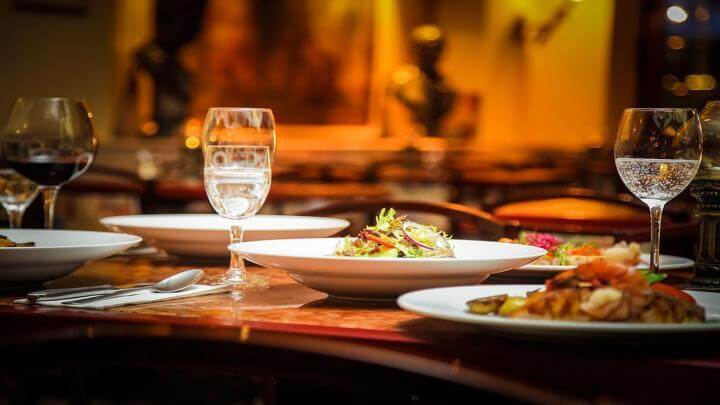 Trucos utilizados por los restaurantes para hacerte pagar más