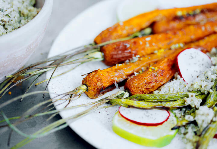 Receta de zanahorias asadas con verduras a la primavera