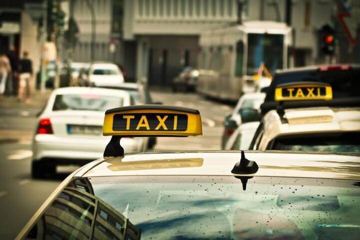 Cómo ahorrar dinero viajando compartiendo el costo del transporte