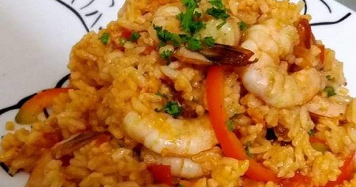 Preparación de un revuelto de gambas fritas saludable