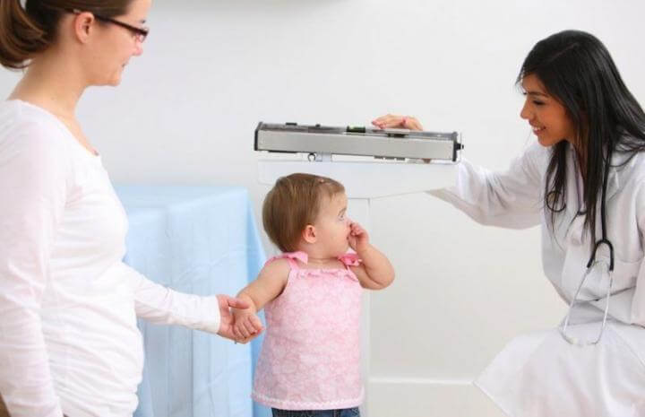 ¿Puede la falta de vitamina A afectar el crecimiento?