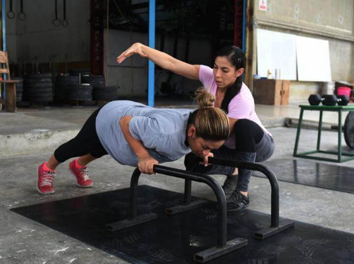 ¿Cómo debe una mujer embarazada hacer flexiones?