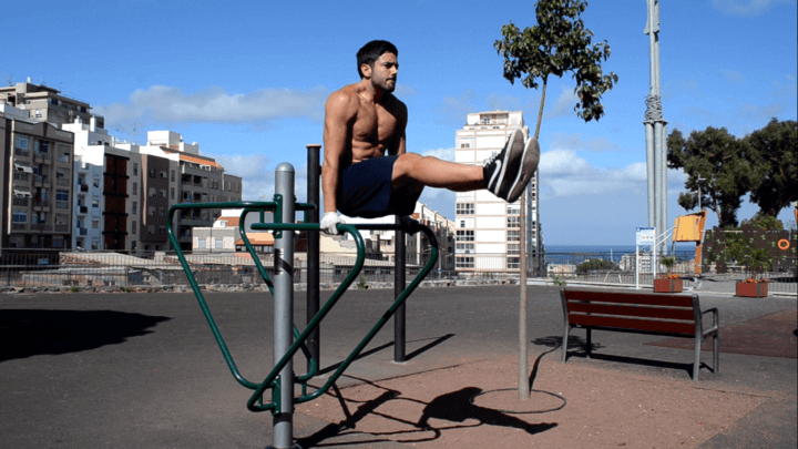L en paralelas para fortalecer el abdomen