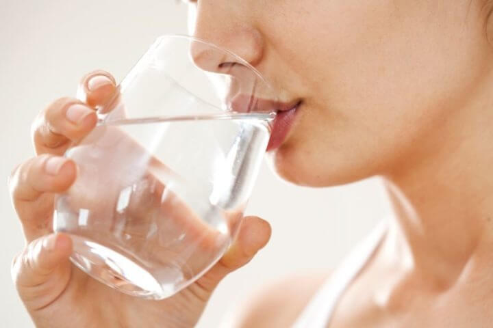 Tomar suficiente agua te ayuda a tener un core definido