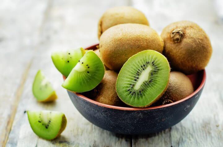 El kiwi es una fruta baja en azúcares 