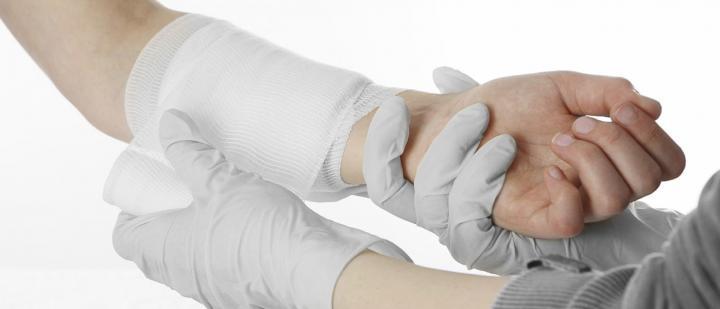 ¿Cómo hacer vendas con toallas sanitarias?