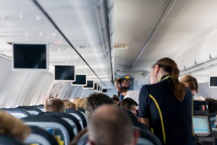 Riesgo de cáncer entre auxiliares de vuelo