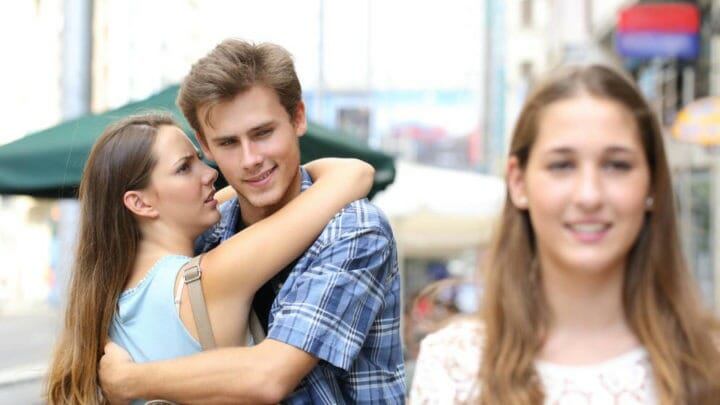 Hacer que tu pareja sienta celos es un mal hábito 