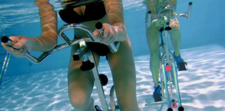 El spinning acuático es una actividad divertida para entrenar 
