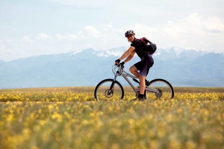 Las personas aventureras pueden disfrutar mucho del ciclismo
