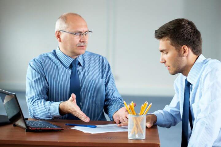 Cómo tratar con personas negativas en el trabajo