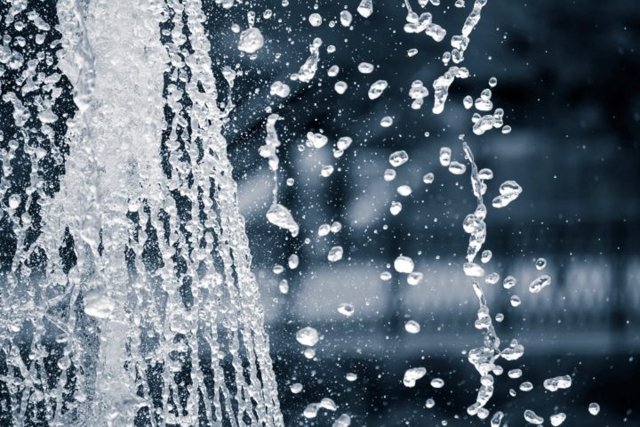 Riesgos y beneficios del agua cruda