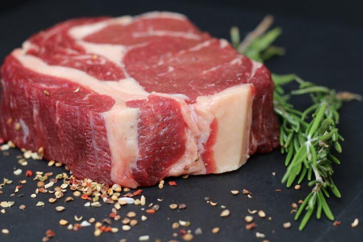 La carne roja causa mal olor corporal