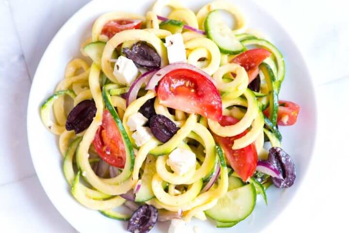 Receta de zoodles mediterráneos 