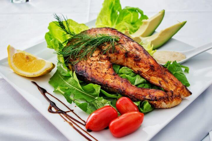 El pescado puede generar mal olor corporal