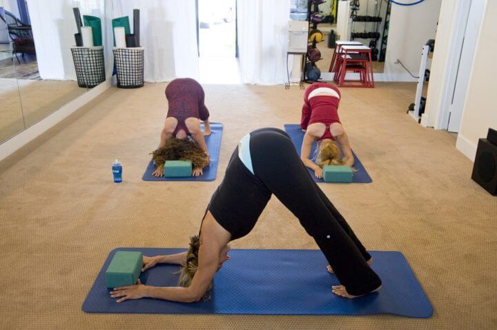 5 posturas de yoga para calmar la ansiedad