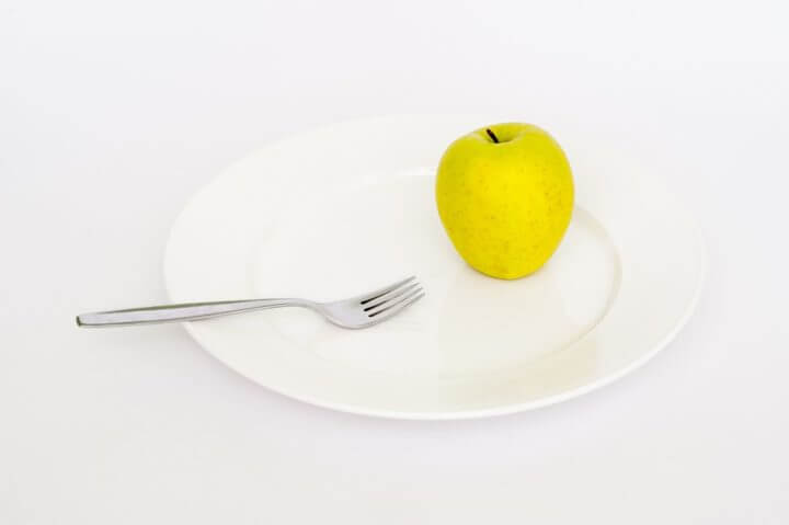 La desnutrición y la sobrenutrición son 2 tipos de malnutrición