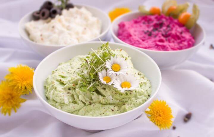 El guacamole con galletas es un buen snack vegetariano