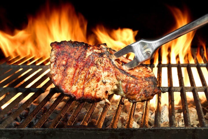 Peligros de consumir carne roja muy hecha