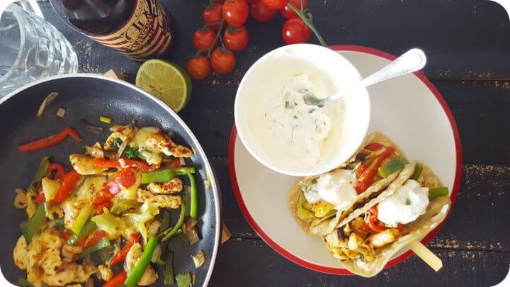 Preparación de unos tacos de pollo saludables