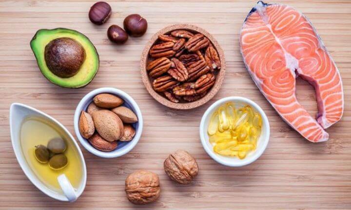 Comer alimentos naturales ricos en grasa en dieta cetogénica