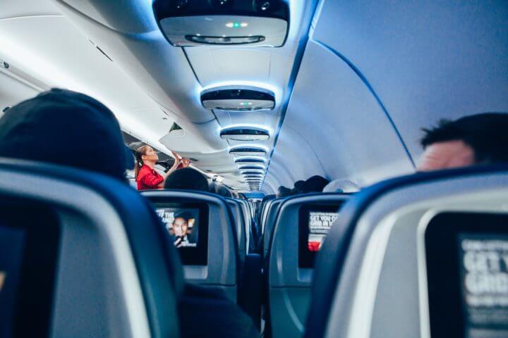 La ventilación del techo de avión puede aislar los gérmenes