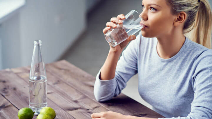 Tomar mucha agua para disminuir el apetito