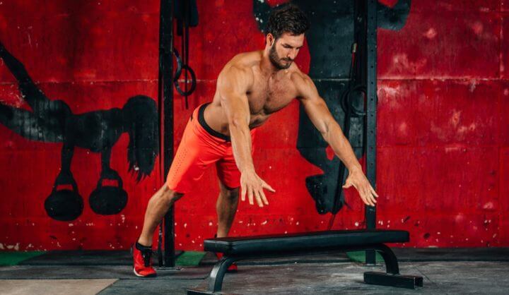 Las flexiones pliométricas son un buen ejercicio de cardio