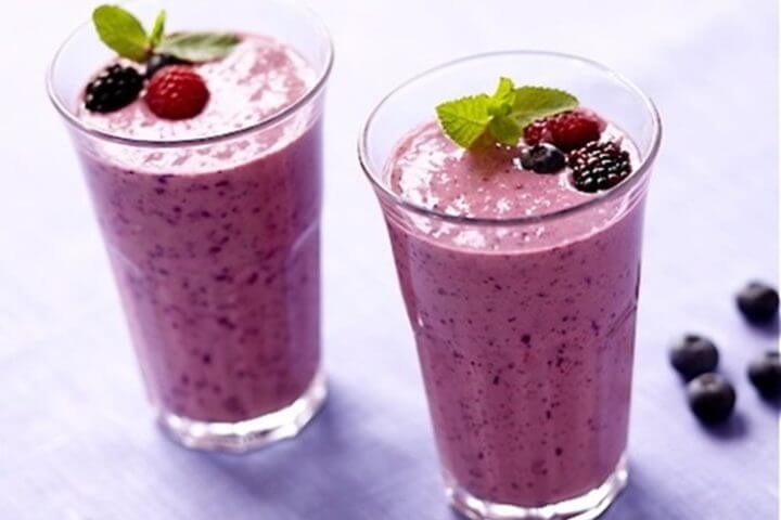 Batido de moras y arándanos