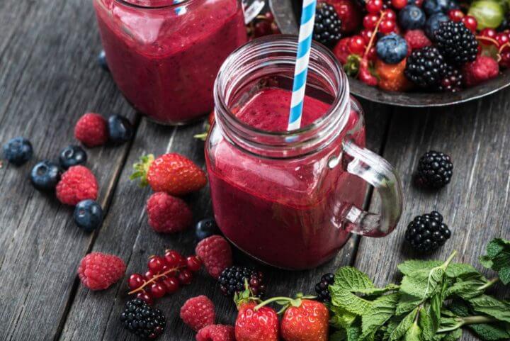 Preparación de smoothie de frutos silvestres