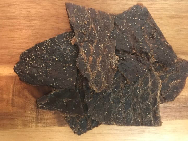 Snack de carne de vacuno deshidratada alimentada con pasto