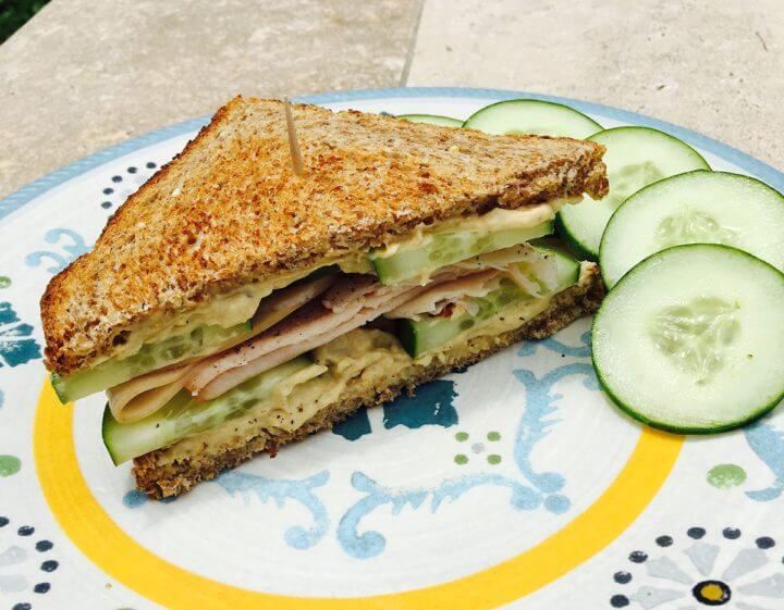 Sándwich de hummus y pepino libre de gluten