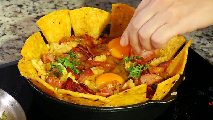 Rica preparación de chile con batatas dulces crujientes