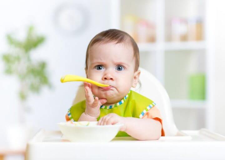 ¿Qué es la alimentación autorregulada por el bebé?