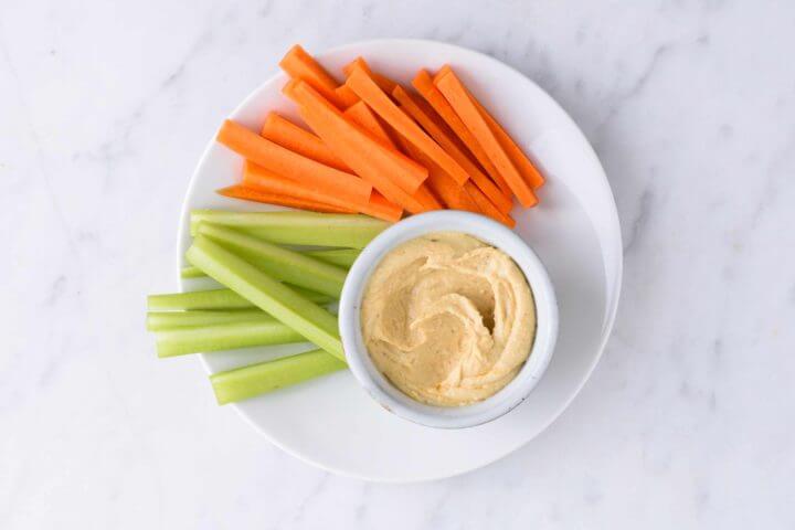 Qué snacks tomar para comer más verduras
