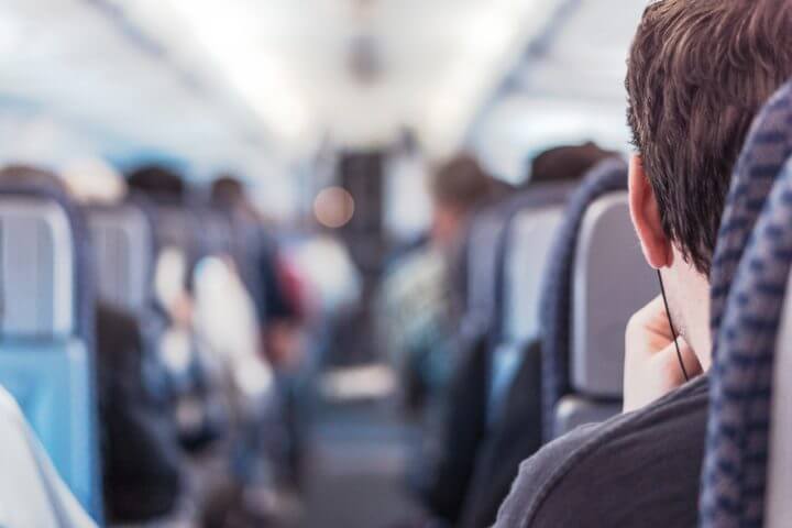 Cómo mantenerte sano y saludable en un vuelo largo