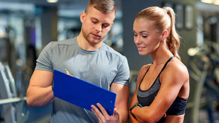 ¿Cómo seguir un programa de entrenamiento físico?