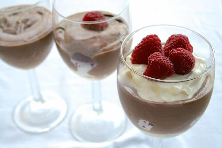 Pasos para hacer el mousse de chocolate oscuro y frambuesa